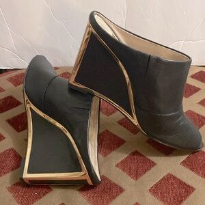 Louise et Cie woman’s MONIKA sandals black peep toe wedge leather slip on 7.5M🌹